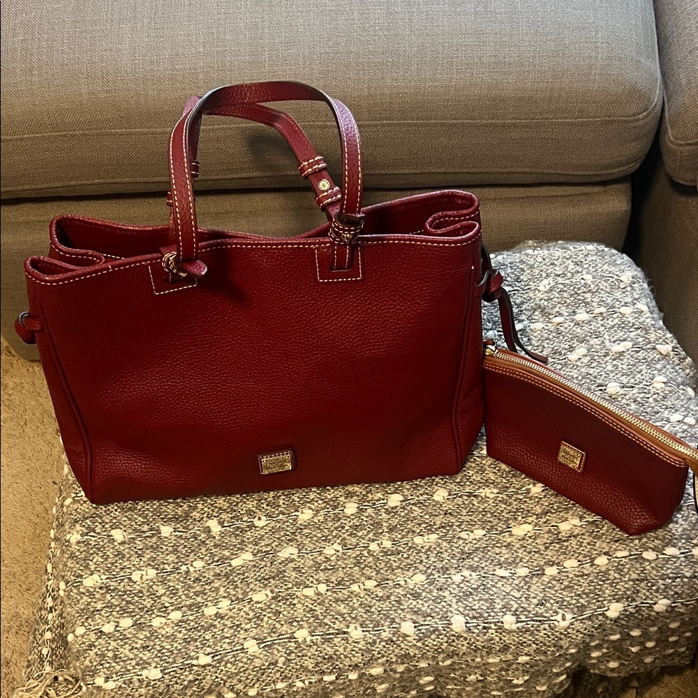 Like New !! Dooney & Bourke Colette Leather Tote/makeup bag